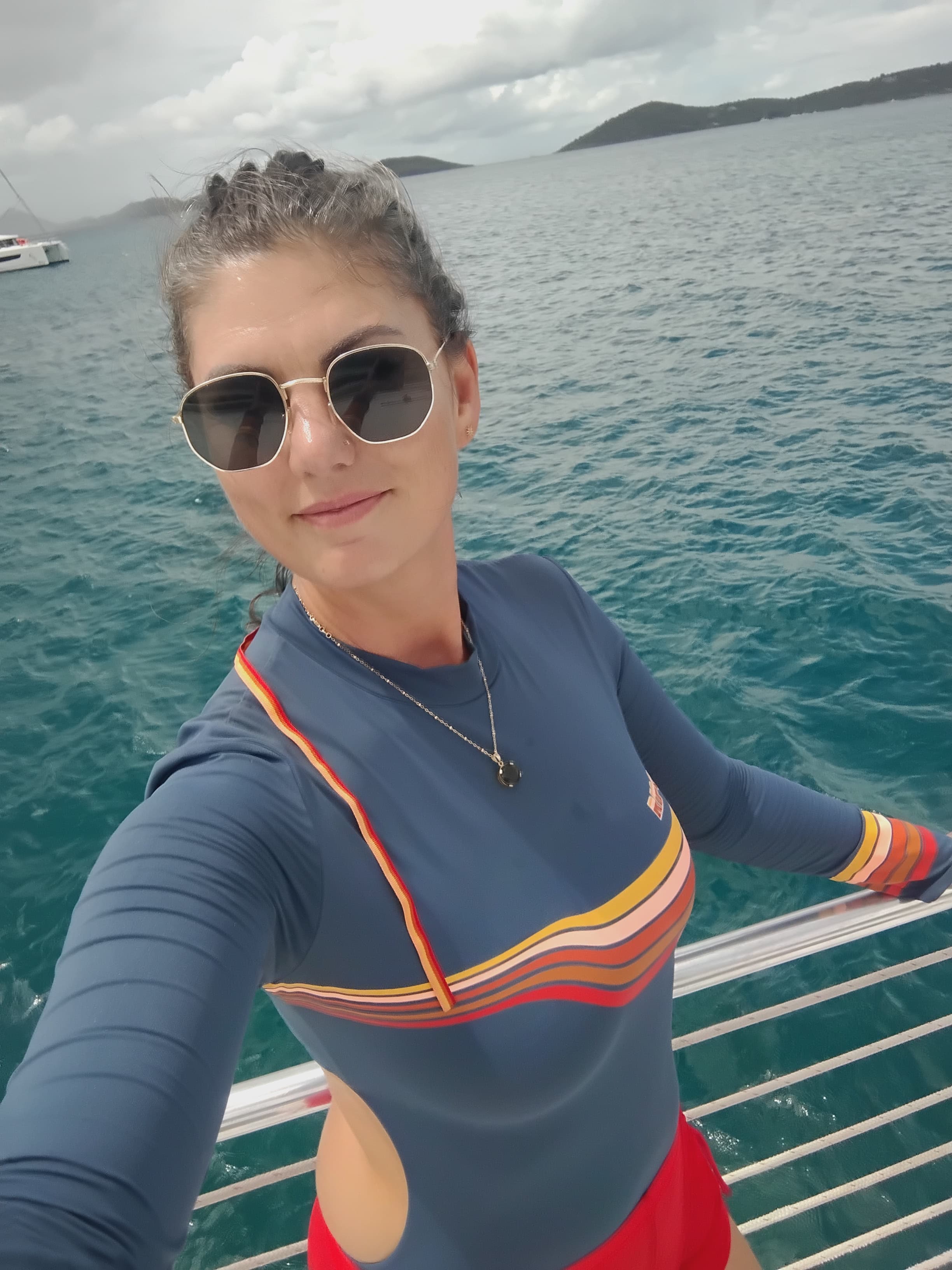 Shauna on Caribbean waters, la capit&aacute;n in training